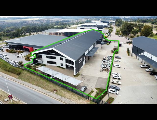 3,500M² WAREHOUSE TO LET IN LONGLAKE